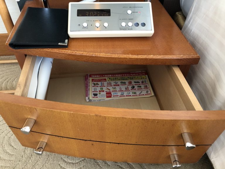 ベッド横クローゼット