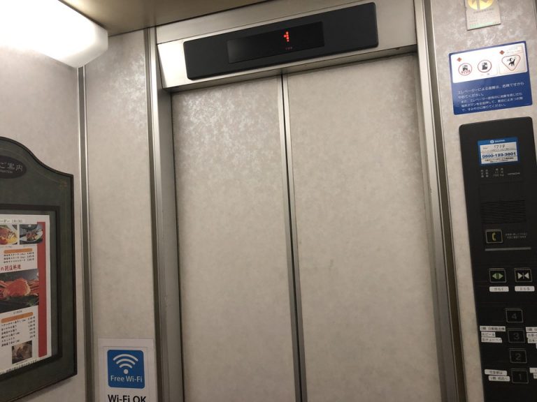 エレベーター内観