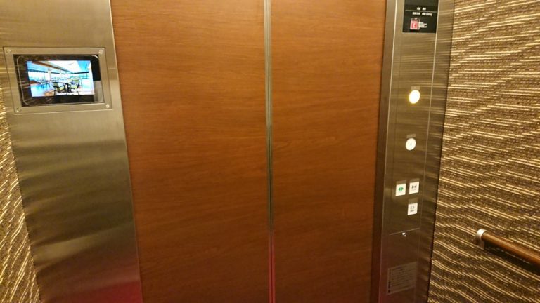 エレベーター内観