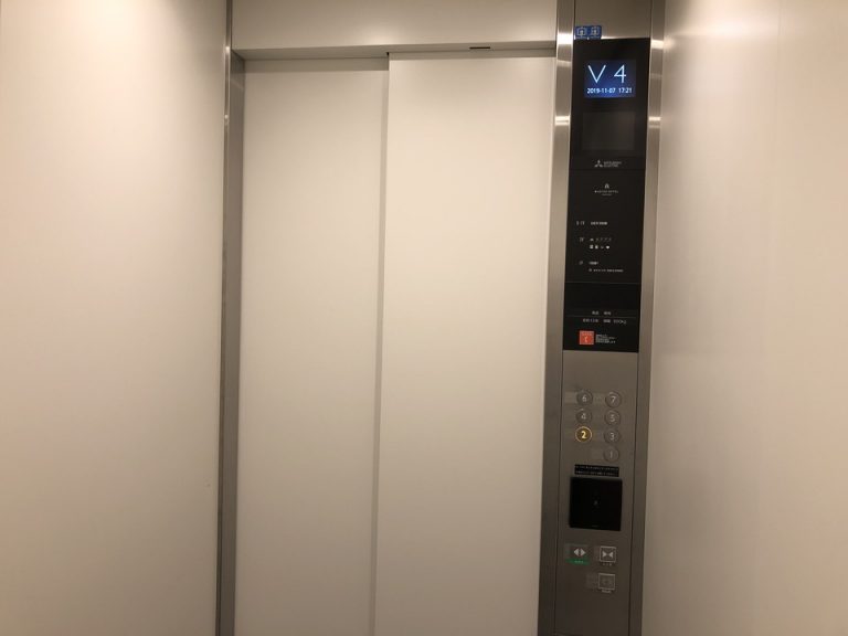 エレベーター内観