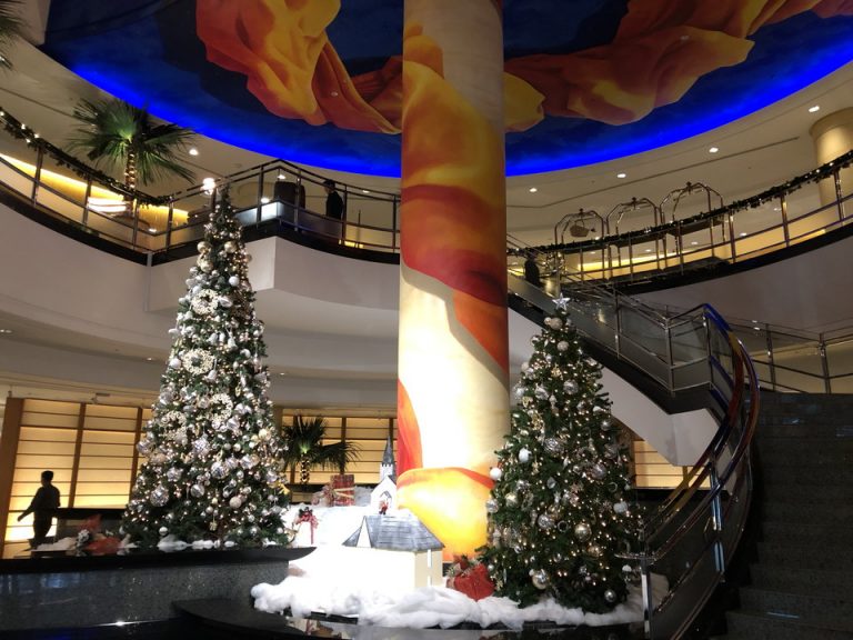 1Fロビーから撮影 2Fのフロントまで吹き抜け