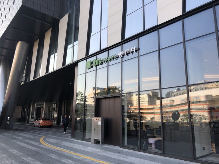 外観ホテルロゴマーク