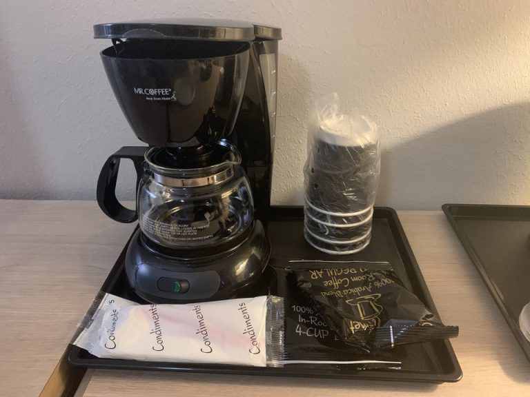 コーヒーメーカーがあるのは嬉しかったです。カップも十分な数がありました。