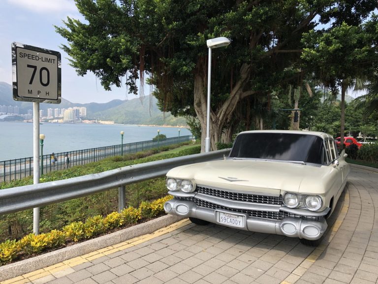 ホテル内敷地にアメ車がありました。アメリカンな感じです。