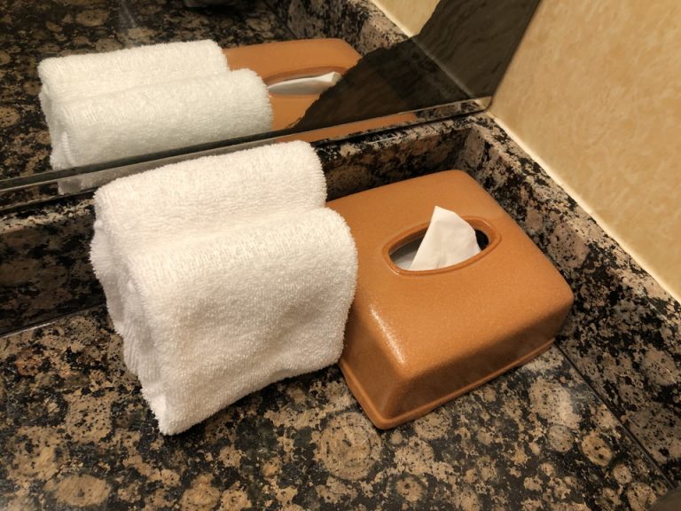 ティッシュペーパー