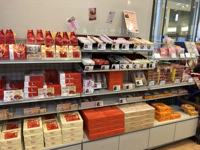 1F コンビニエンスショツプ