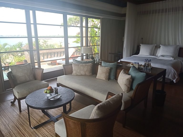 客室全体(窓方向)