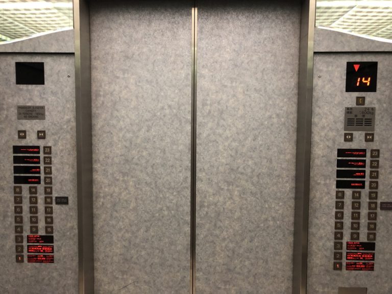 エレベーター内観(9)