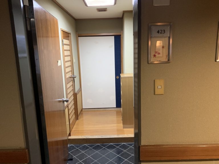 客室入口外観ドア