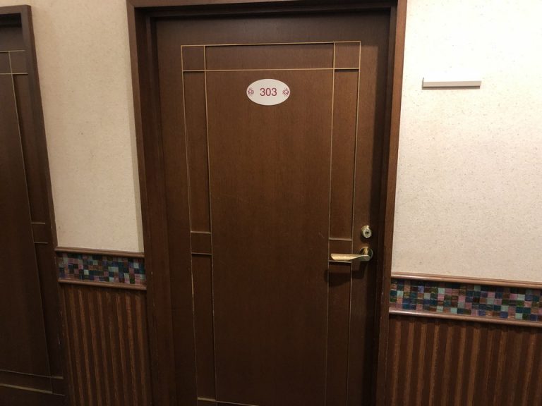 客室入口外観ドア