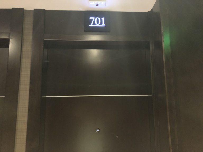 客室入口外観ドア