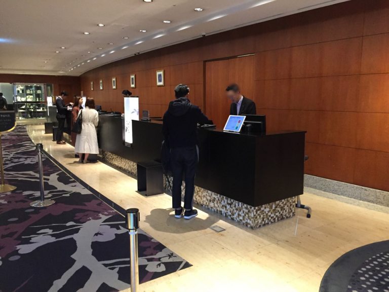 フロントカウンター