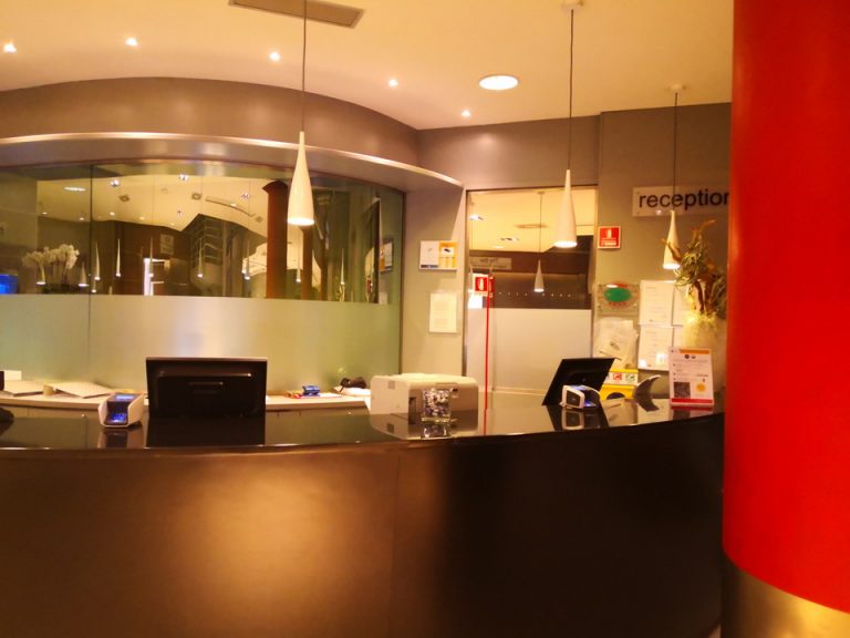 フロントカウンター