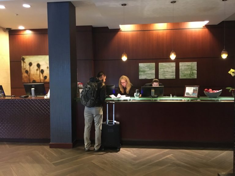 フロントカウンター