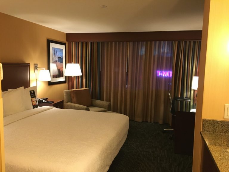 客室全体(窓際方面)