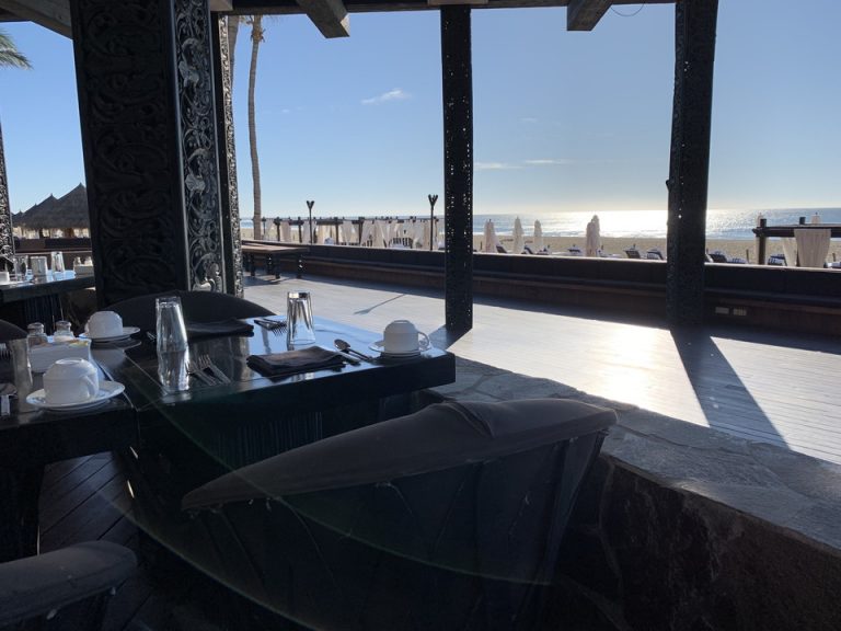 ホテル内のレストラン ハビエラズ 屋外の席(1)