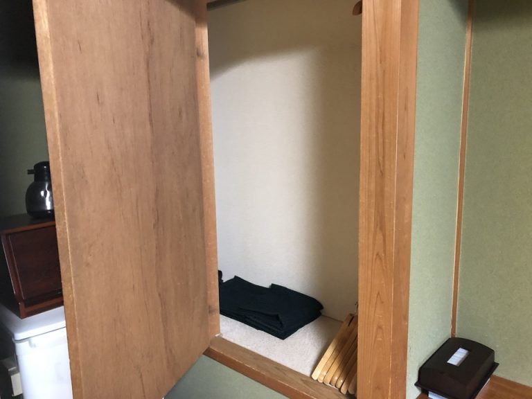 クローゼット外観(開けた状態)