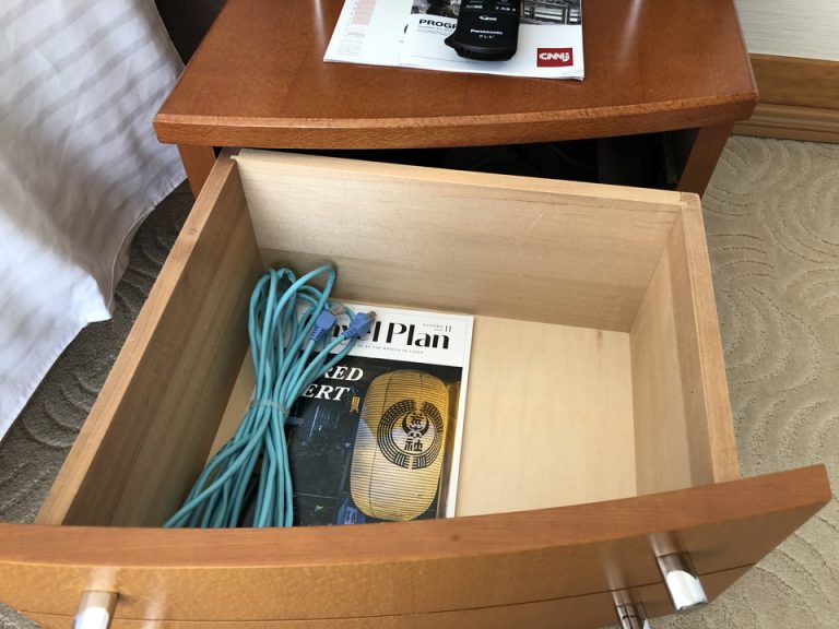 ベッド横クローゼット TV側