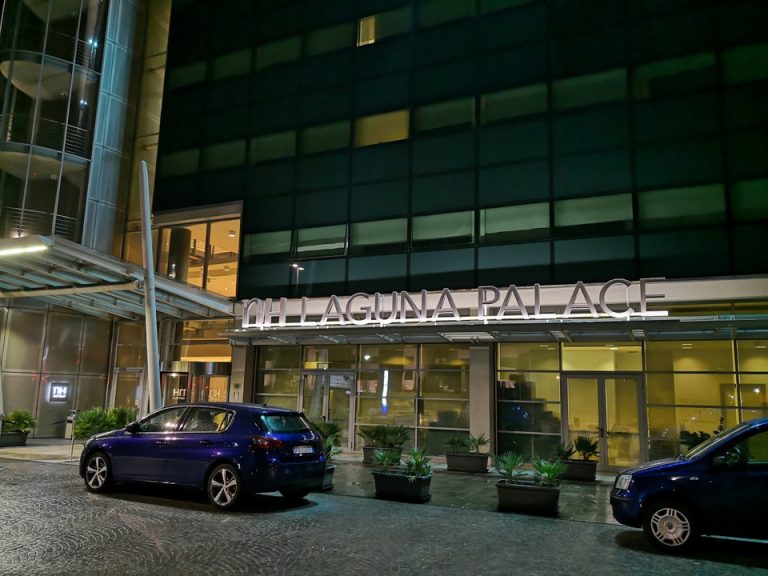 エントランス外観