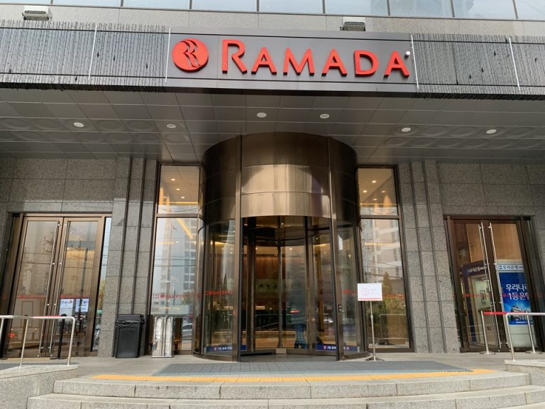 エントランス外観