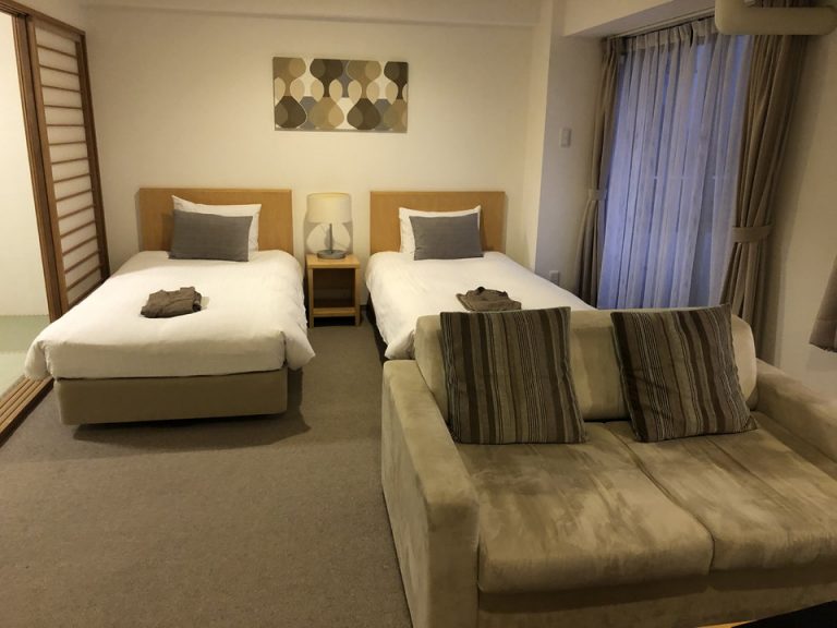 テレビ側からのベッド