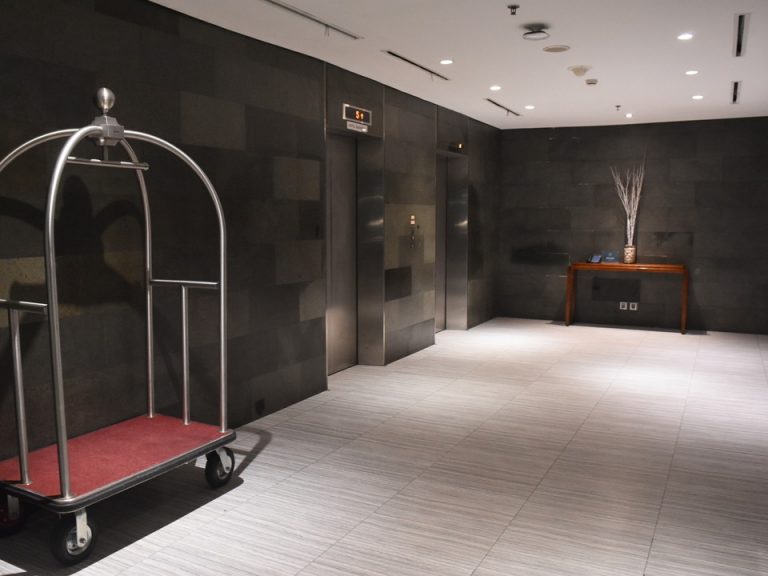 エレベーターフロント階02