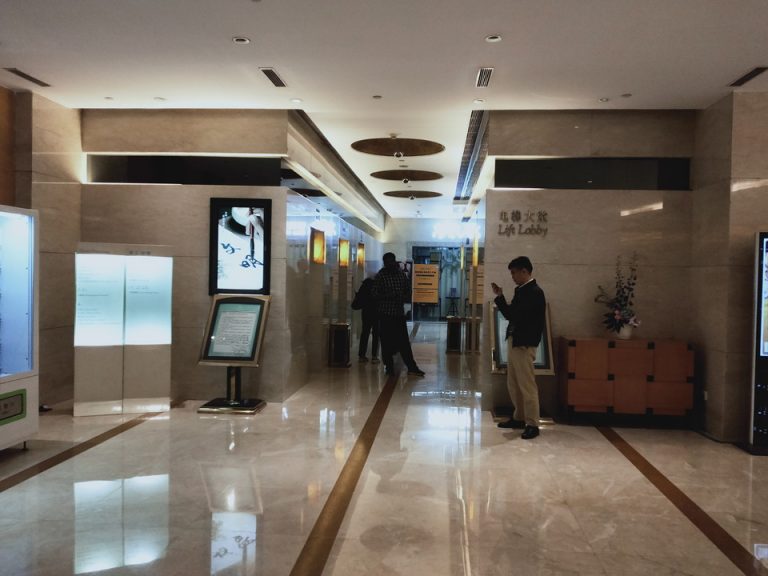 エレベーターフロント階 階によって乗るべきエレベーターが違う