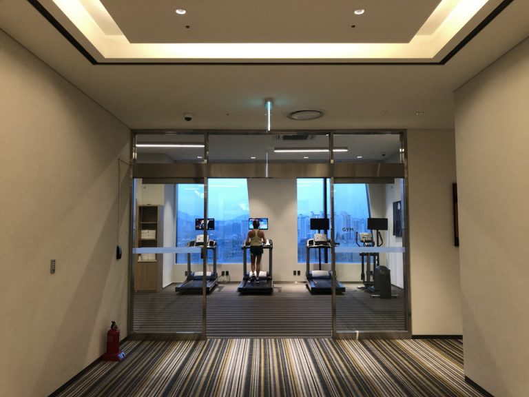 ジムとサウナの階のエレベーターホールからの景色