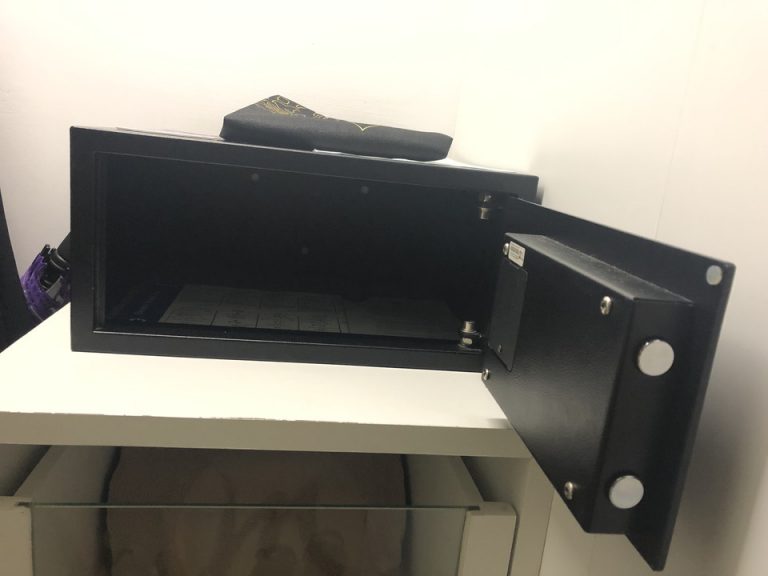 金庫の中。結構広いです。