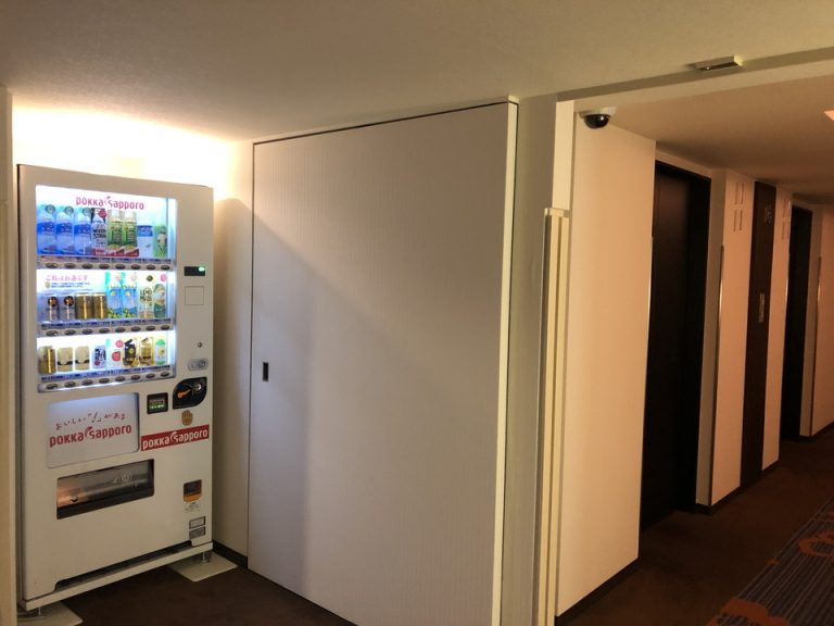 客室階エレベーターホール 自販機あり