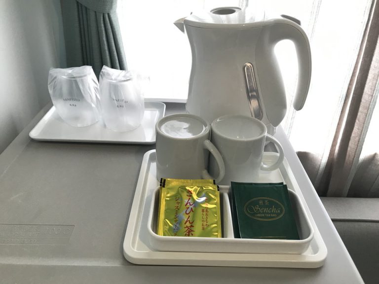 ポット、お茶