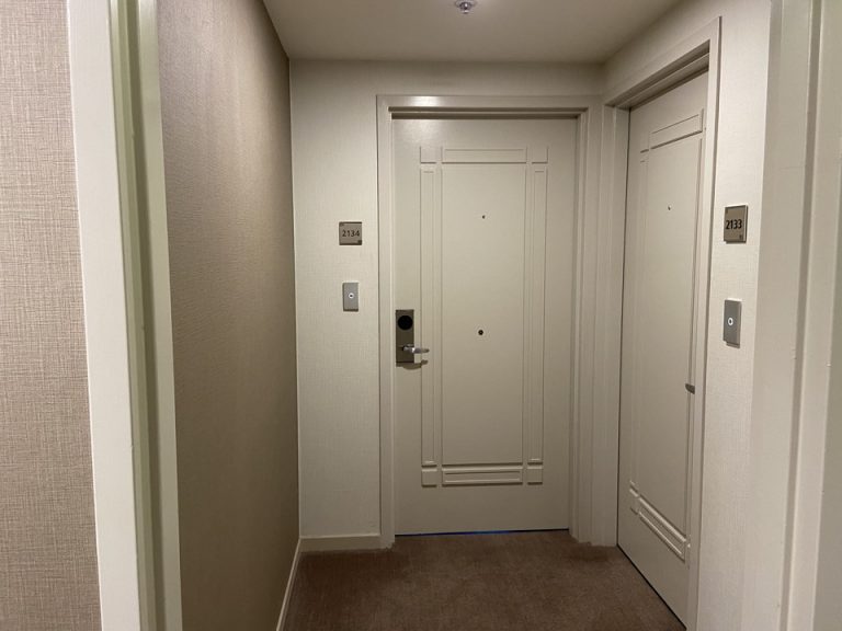 廊下から客室入口