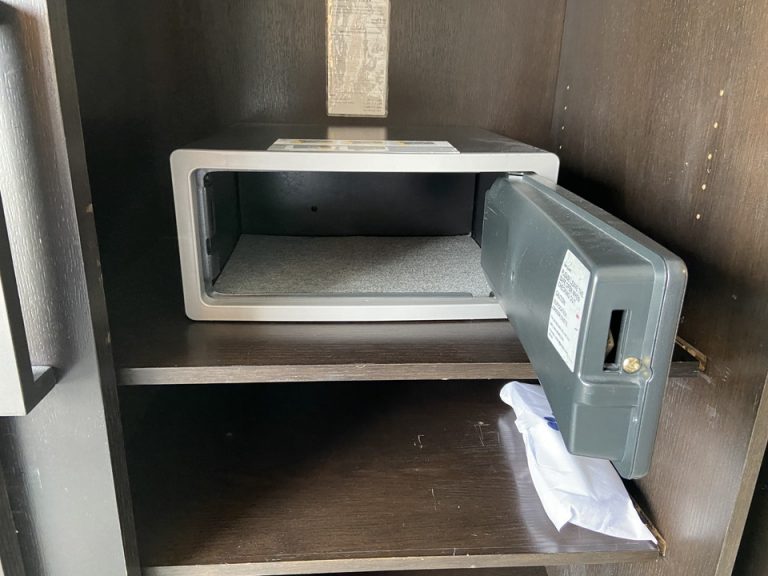 セーフティボックス(開)