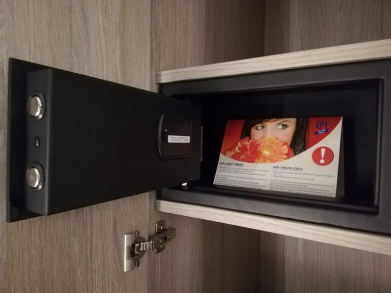 セーフティボックス(開けた状態)