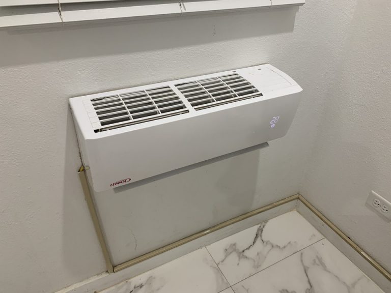 エアコン。温度設定は自由に調節することが出来ました。