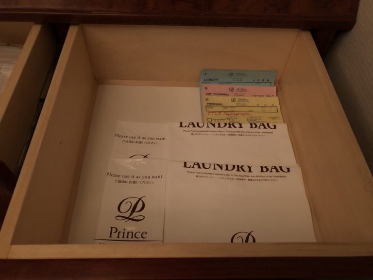 ベットサイド クローゼット(4)