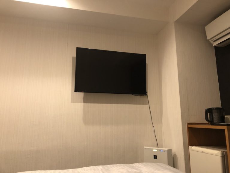 ベッド方向からテレビ