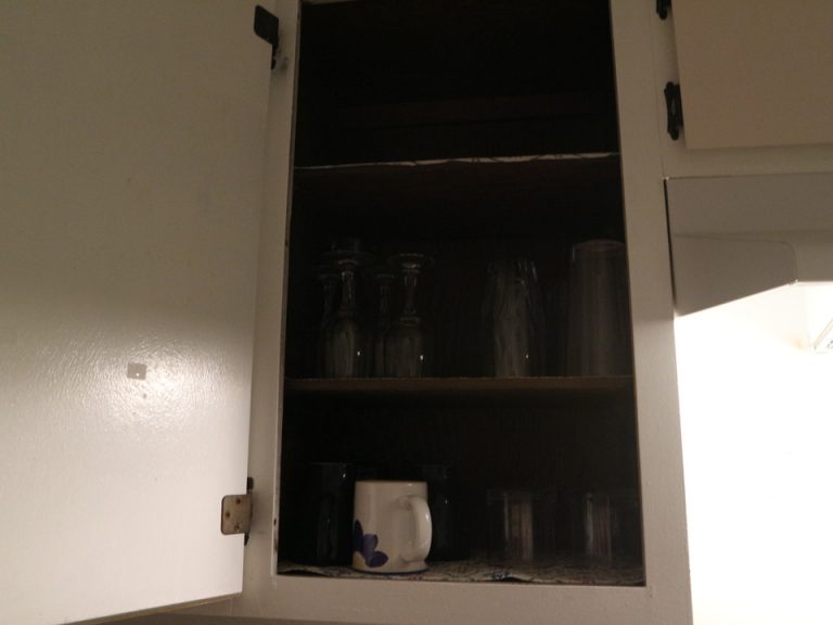 キッチンにはコップやグラスも揃ってます。