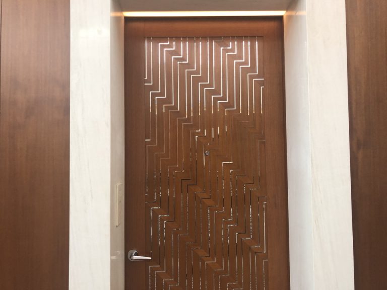 客室ドア
