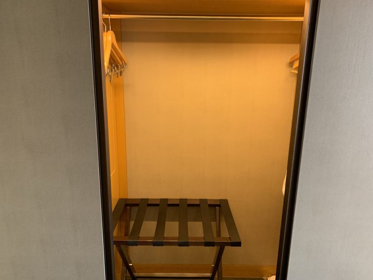 クローゼット外観(開けた状態)01