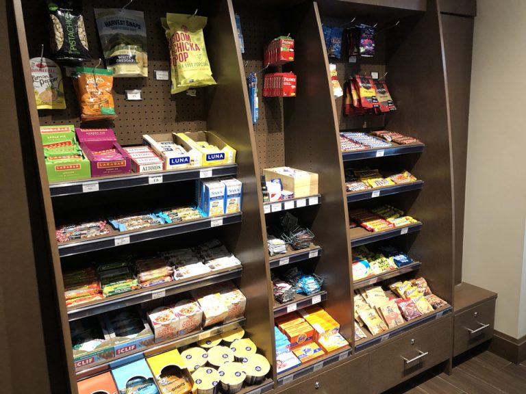 ホテルのロビーには売店的なものがありました