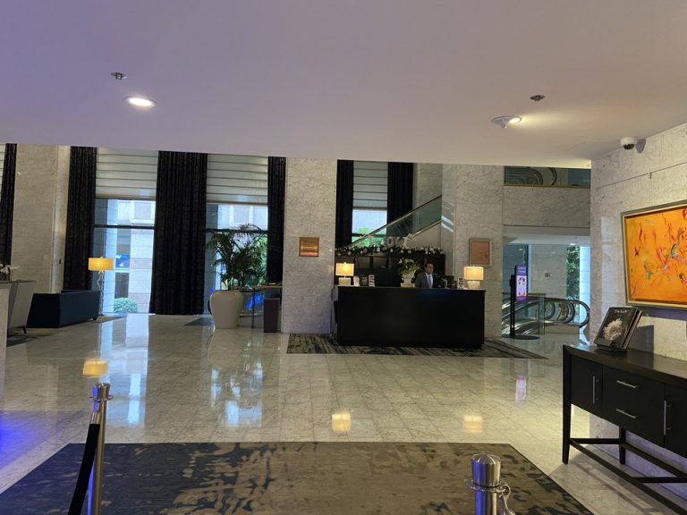 エントランスホール