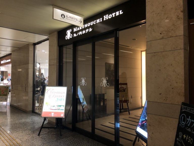 地下のエントランス