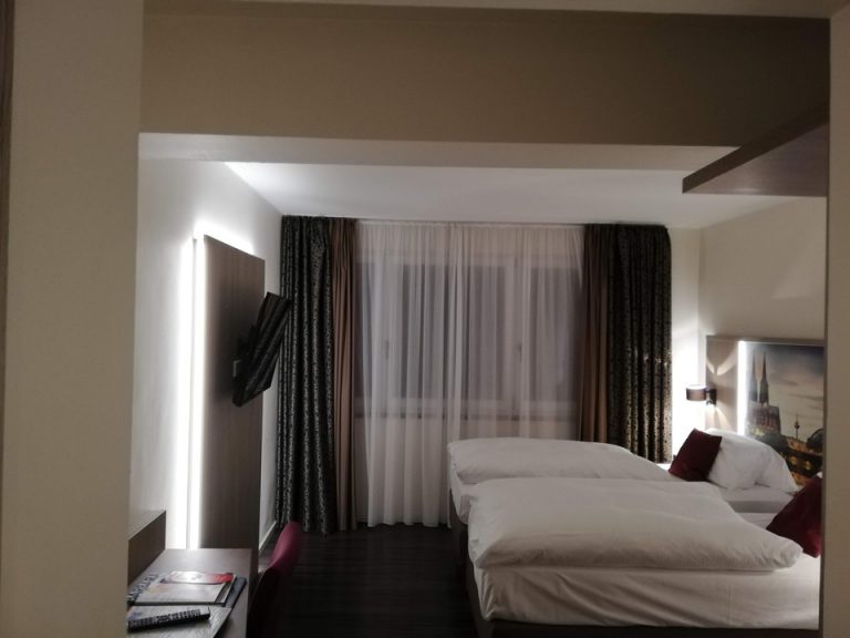 客室全体(入口方向)1