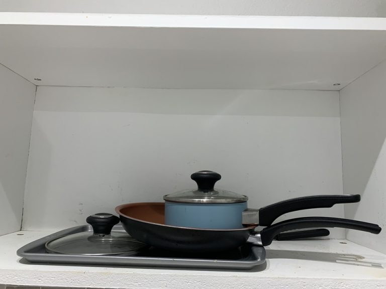 キッチン器具も十分に用意されています。