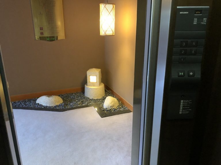 エレベーター内から(1)