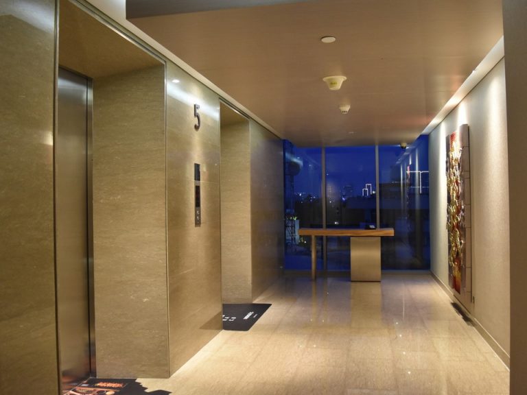 エレベーターホール低層階