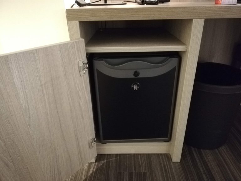 冷蔵庫(閉じた状態)