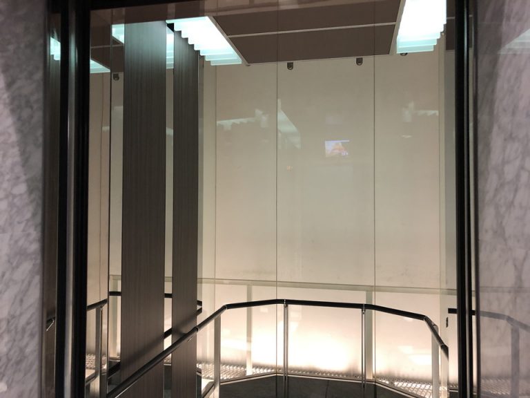 エレベーター内観(2)