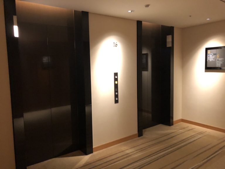 客室階エレベーターホール